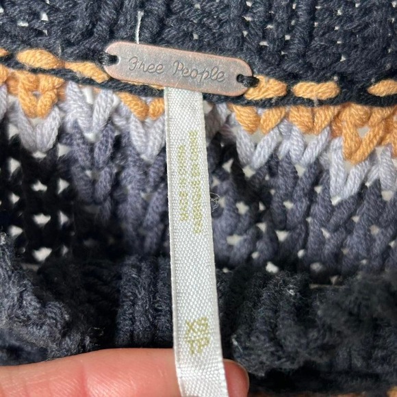 Free People Sweater Womens XS Black Tan White Striped Chunky Knit Cropped - Picture 4 of 4